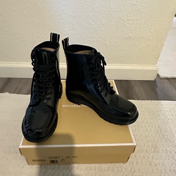 Michael kors new rainbootie - Picture 3 of 5